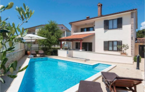 Gorgeous Home In Pula